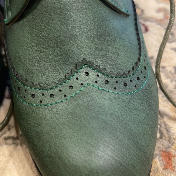 Cute vintage style green shoes 1 1/2 block heels - Picture 3 of 5